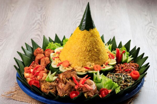Nasi Tumpeng: Simbol Rasa Syukur dan Keberkahan dalam Tradisi Indonesia