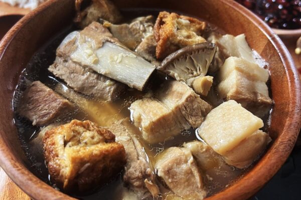 Bak Kut Teh: Sup Herbal Khas Tionghoa yang Menggugah Selera